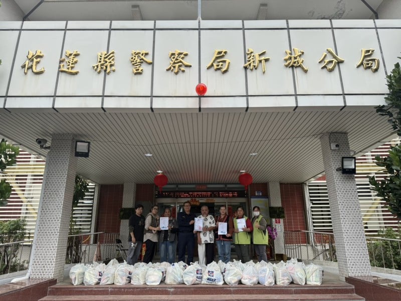 善心物資送暖偏鄉  新城警協助轉介關懷弱勢